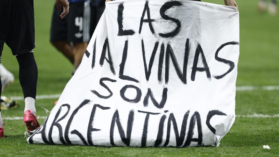 Governo Trump defende argentinos após faixa sobre as Malvinas em jogo da Copa