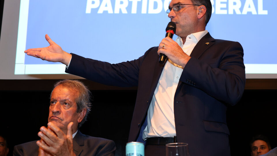 Flávio diz que Rio está sequestrado por narcotraficantes em convenção do PL
