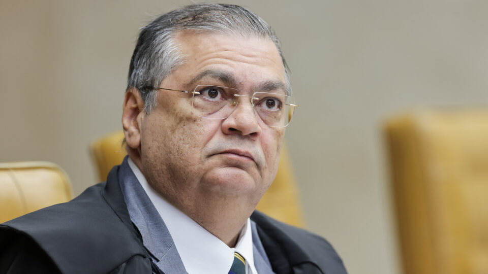 Dino ameaça multar 6 estados e 55 municípios por irregularidades em emendas; Veja a lista