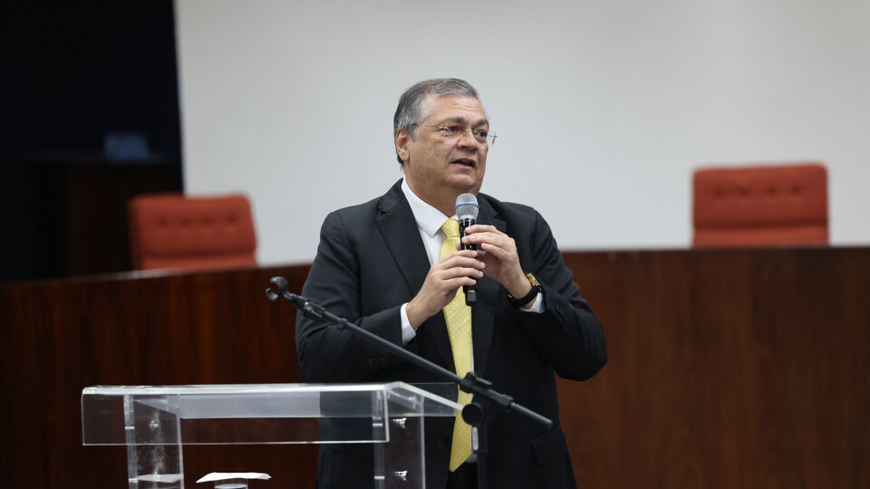 Dino fala em “exemplos horrendos” de fraudes e quer projeção de caixa da CVM em 2027