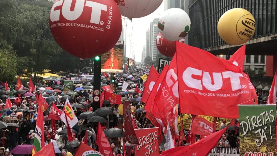 Lula impulsiona projeto que fortalece sindicatos do funcionalismo e afaga base do PT