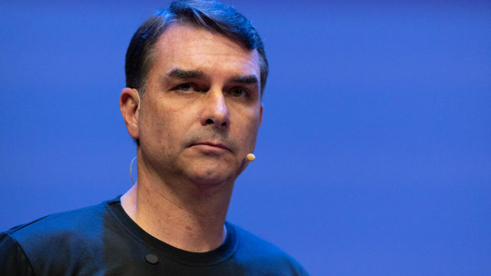 Governo ataca Flávio Bolsonaro após audiência nos EUA: “claro objetivo eleitoreiro”