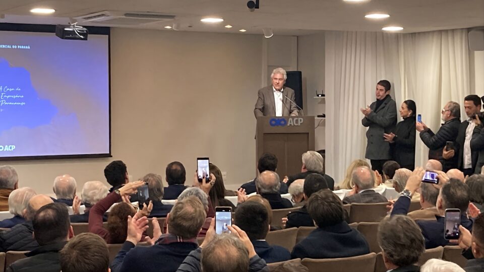 As pessoas já perceberam que votar em Flávio é eleger Lula, diz Caiado em evento em Curitiba