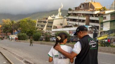Dinheiro, comida e medicamentos: como brasileiros podem ajudar as vítimas na Venezuela