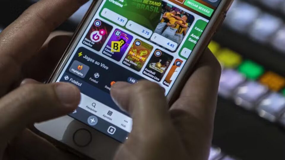 AGU pede que YouTube remova canais que ensinam a criar plataformas de cassino