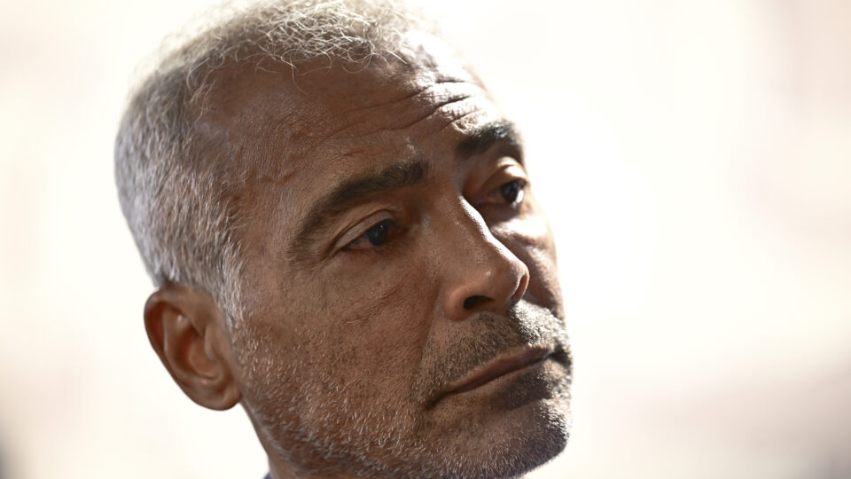 Romário pode trabalhar na Copa e ser senador ao mesmo tempo?