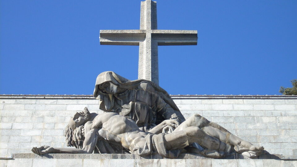Espanha socialista: basílica vira alvo na guerra contra a fé