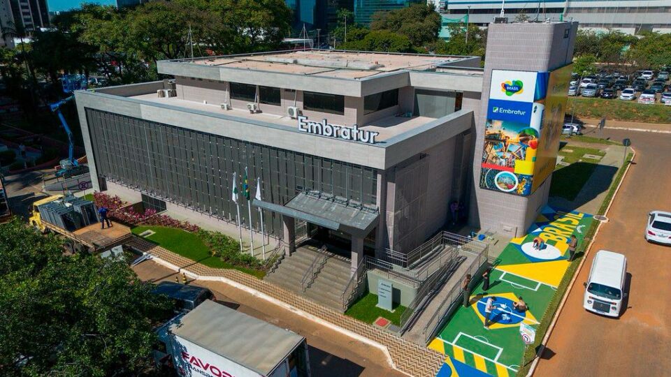 Justiça obriga Embratur a divulgar salários detalhados