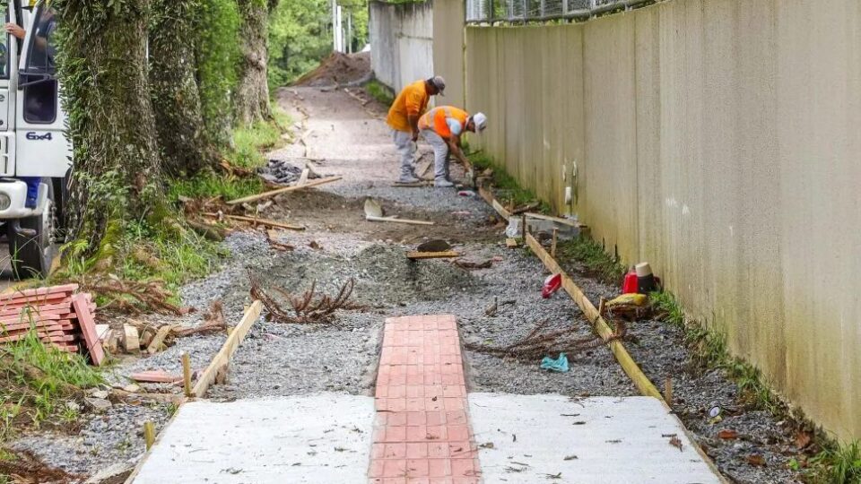 Como a desigualdade na acessibilidade afeta os bairros de Curitiba?