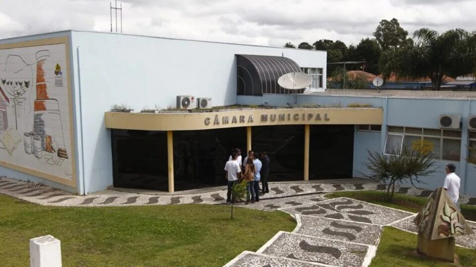 TRE-PR cassa mandatos de vereadores da Grande Curitiba por fraude nas eleições