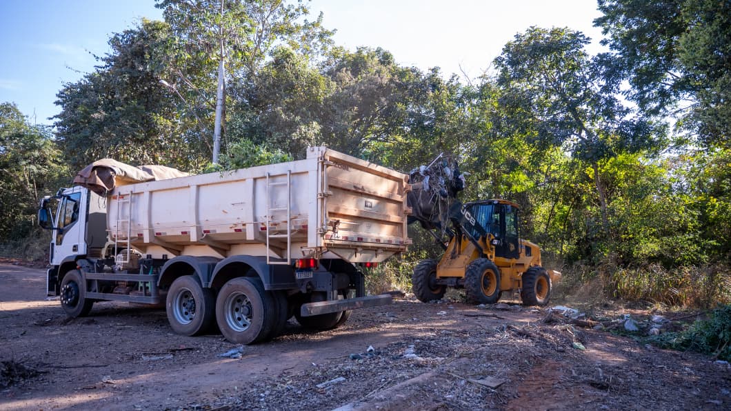 CRIME AMBIENTAL Prefeitura retira em um ano o equivalente a 1.500 caminhões de lixo descartado irregularmente Publicado em 27/07/26 às 07:53 Secretaria Municipal de Meio Ambiente, Agricultura e Pecuária