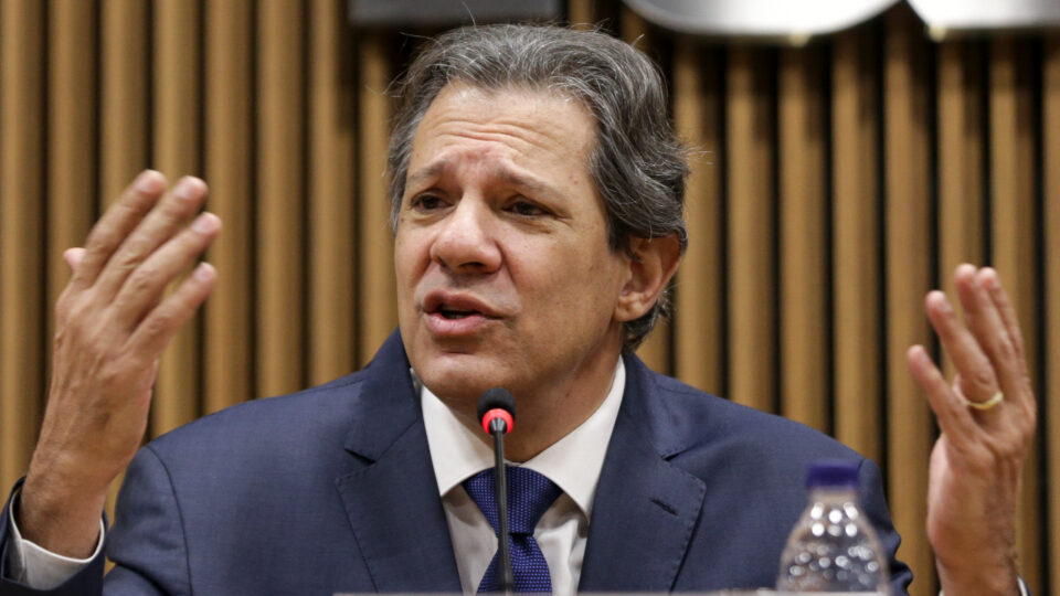 Haddad diz que sente falta do PSDB e é criticado pela esquerda