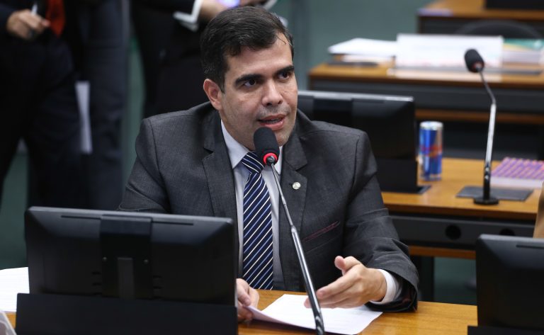 Comissão de Constituição e Justiça aprova redução da jornada de trabalho de pais de pessoas com deficiência