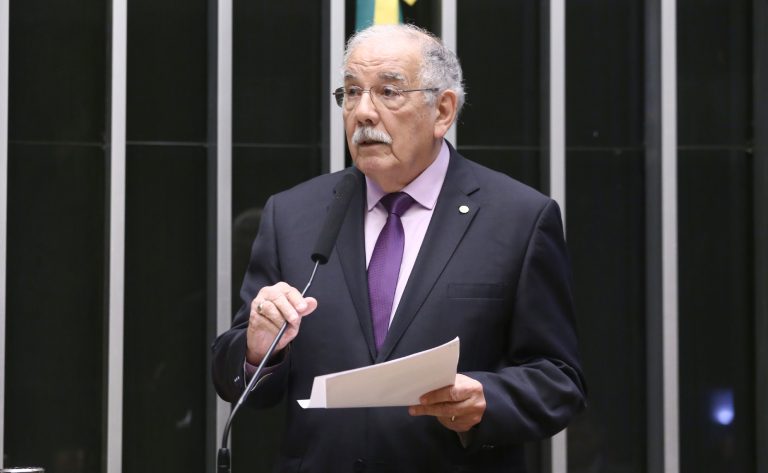 Projeto suspende por cinco anos abertura de novos cursos privados de medicina