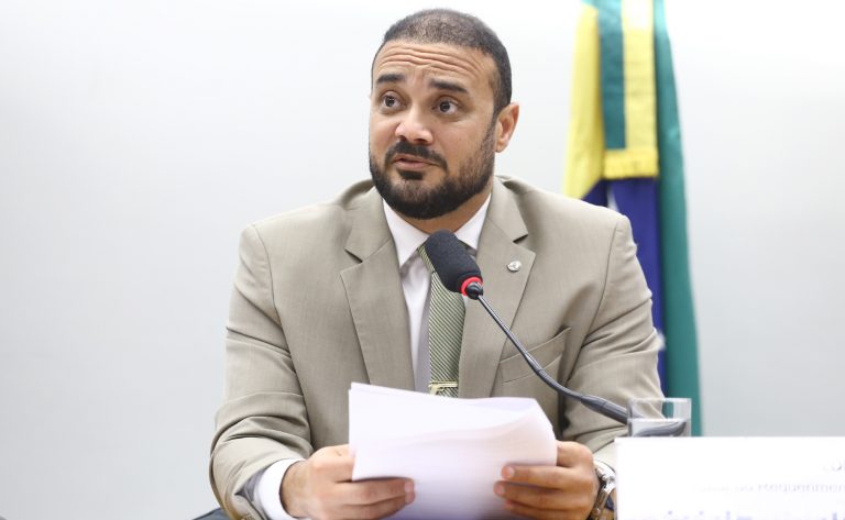 Comissão aprova programa de capacitação em comunicação para forças de segurança