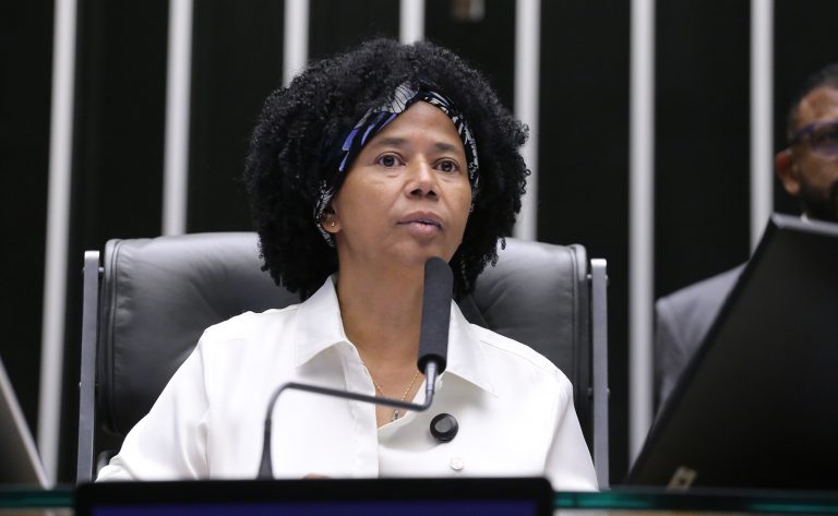 Projeto de lei cria o “Setembro Dourado” para alertar sobre o câncer em crianças e adolescentes