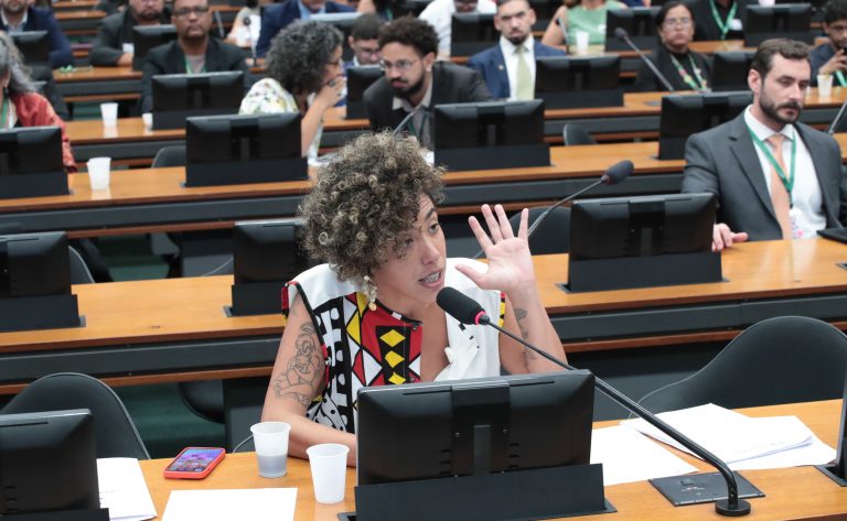 Projeto cria programa nacional de apoio à amamentação em emergências
