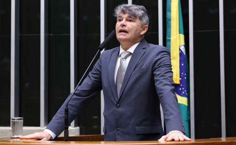 Comissão aprova fim de multa de fidelidade em serviços de telefonia e TV durante pandemias