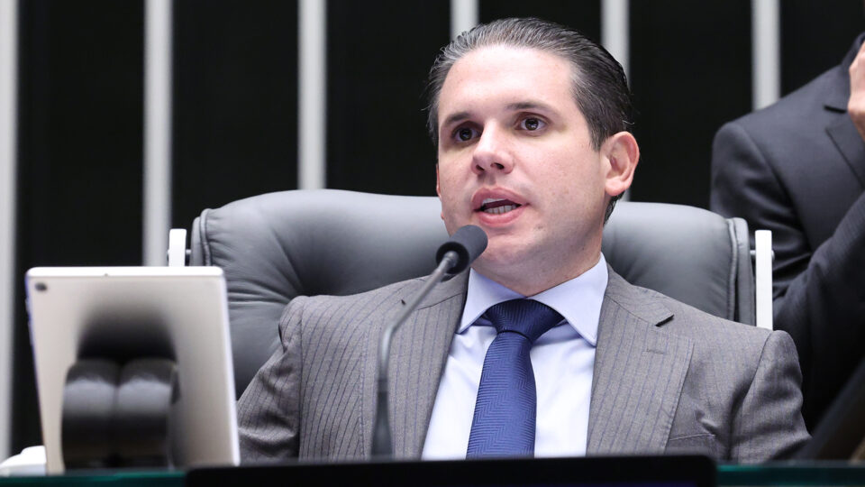 Motta defende que Brasil use lei da reciprocidade contra tarifaço dos EUA