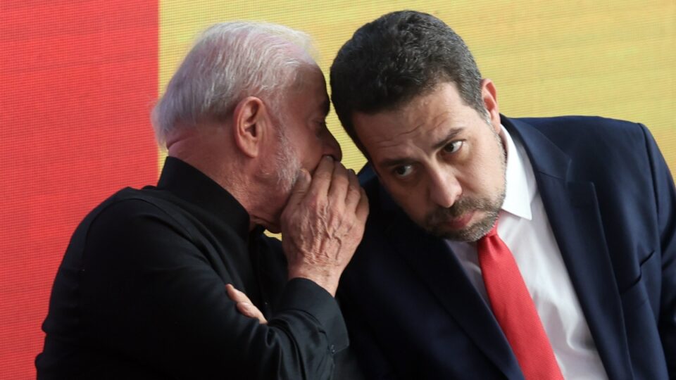 Boulos convoca “porta-vozes de Lula” a atacar Flávio Bolsonaro por tarifaço dos EUA