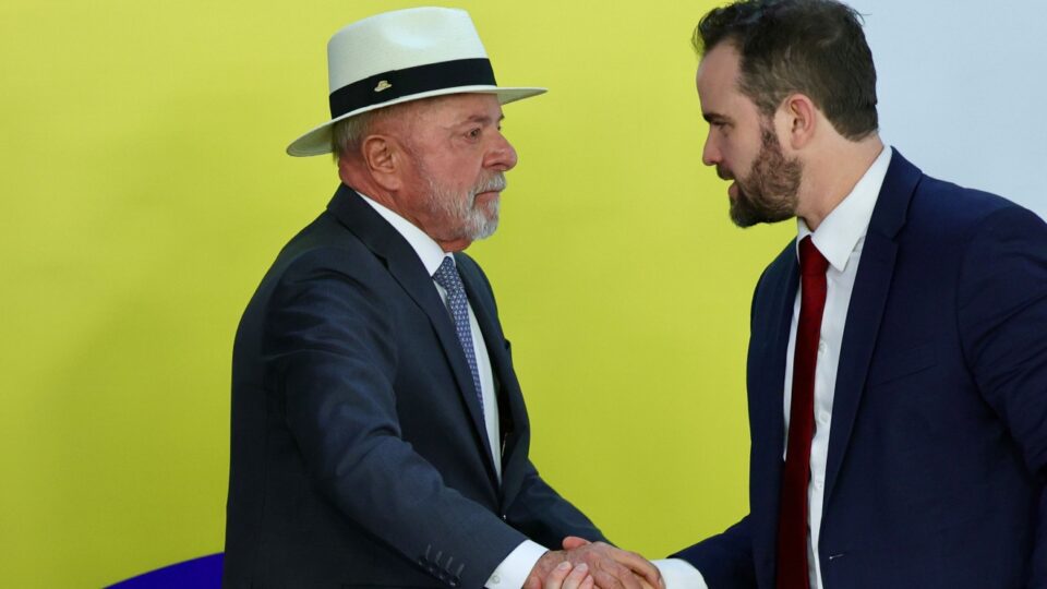 Durigan tenta convencer Lula a endurecer arcabouço fiscal no 4º mandato