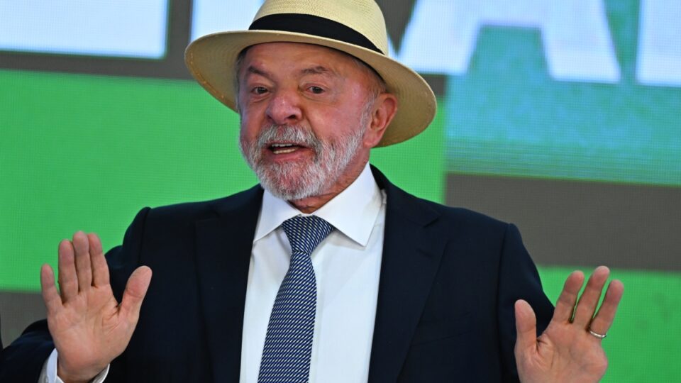 Lula defende mais investimentos nas Forças Armadas para “ninguém meter o nariz”