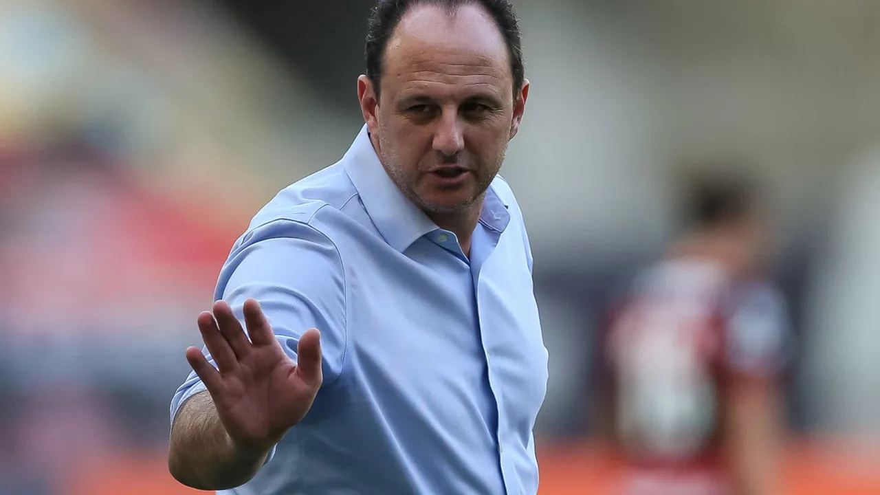 Ceni critica gramado da Fonte Nova após mês sem jogo