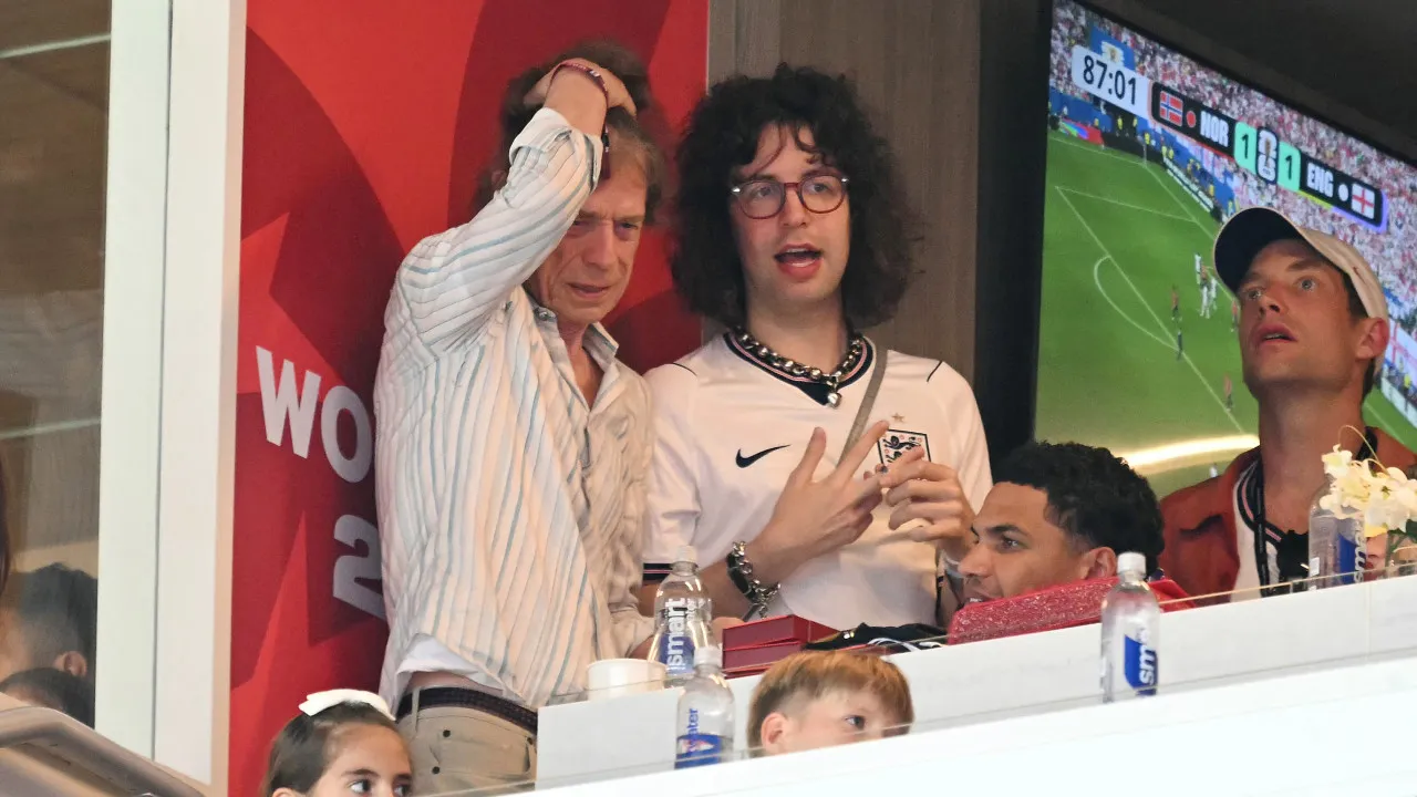 Mick Jagger vê Inglaterra cair na Copa e revive piada de ‘pé-frio’