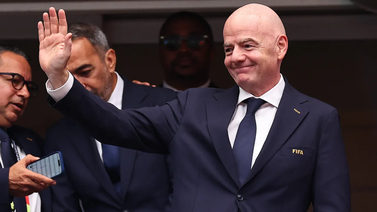 FIFA responde à ameaça da UEFA: “Ninguém está vendendo o futebol”