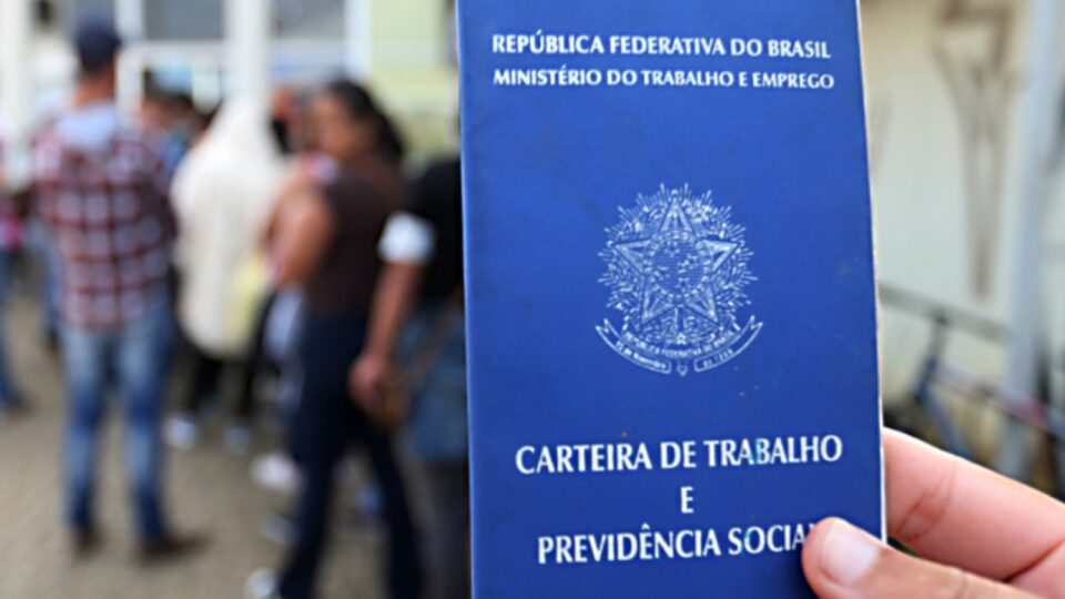 40% dos brasileiros associam pobreza à preguiça, aponta Datafolha