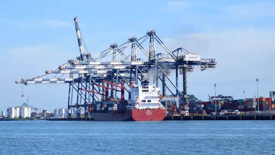 Tarifaço dos EUA há um ano levou Brasil a ser ainda mais dependente da China