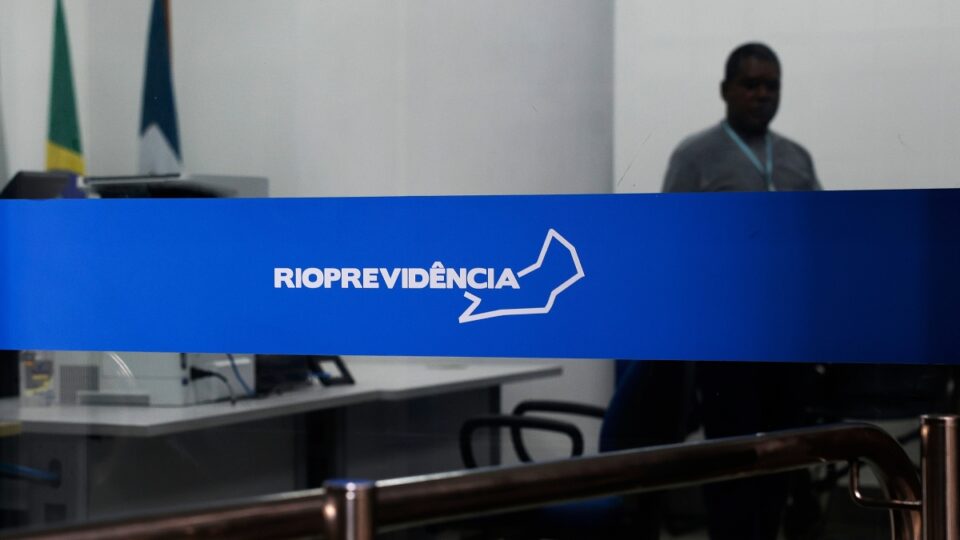 Justiça do Rio determina bloqueio de R$ 135 milhões do Banco Master por perdas no Rioprevidência