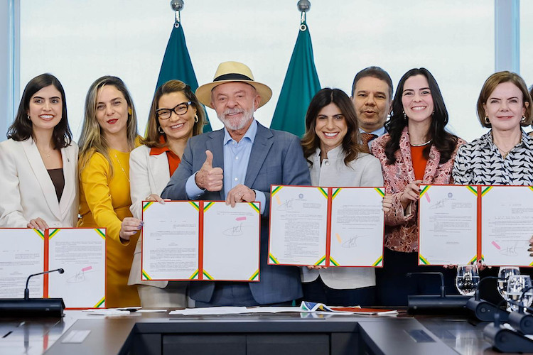 Deputadas apontam avanços com novas leis do Pix Pensão e de divulgação do Ligue 180