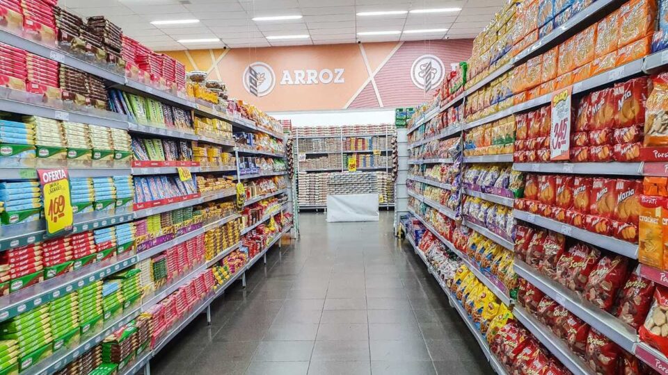 Varejo sofre e cresce apenas 0,1% em maio com queda nas vendas de supermercados
