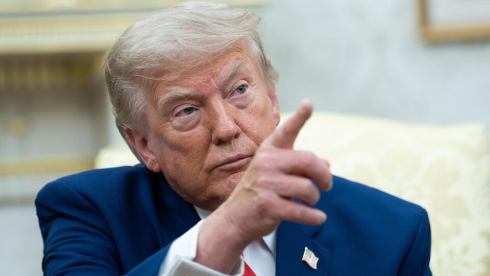 Trump anuncia tarifa gradual sobre genéricos importados, que chegará a 200%