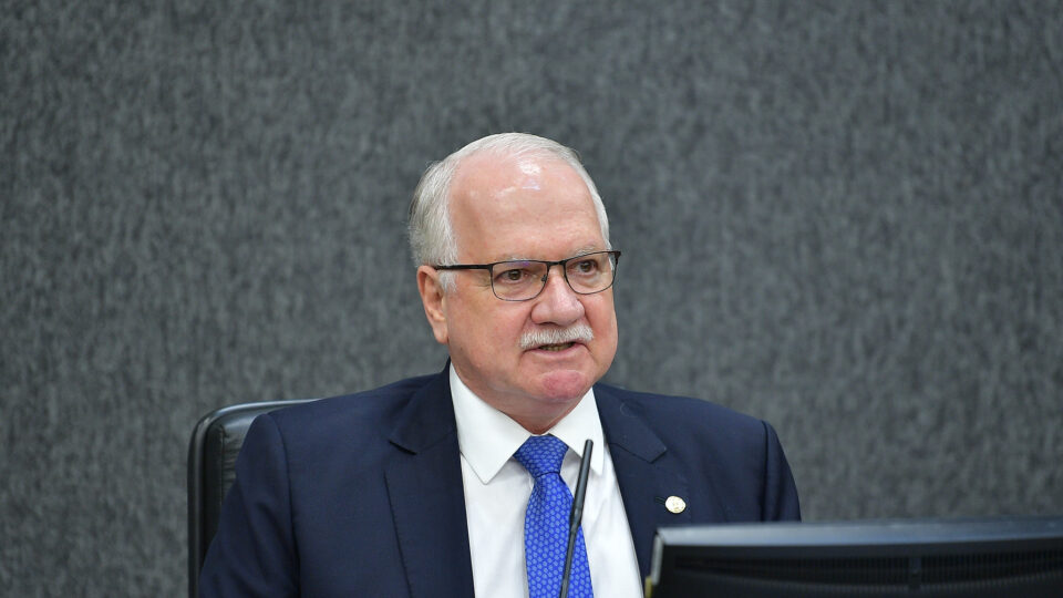 Fachin quer propor lei federal para restringir remuneração de juízes