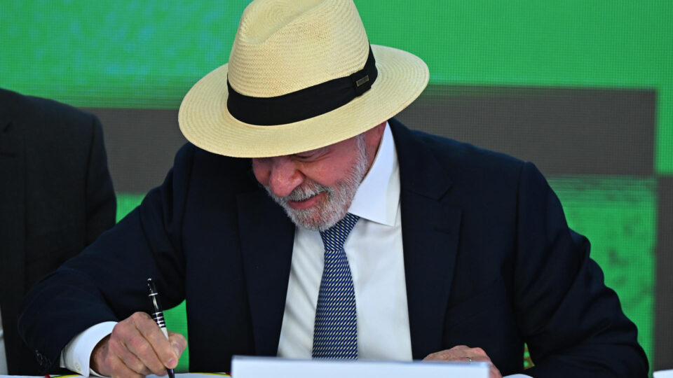 Lula sanciona endurecimento de penas contra abuso sexual digital de crianças e adolescentes