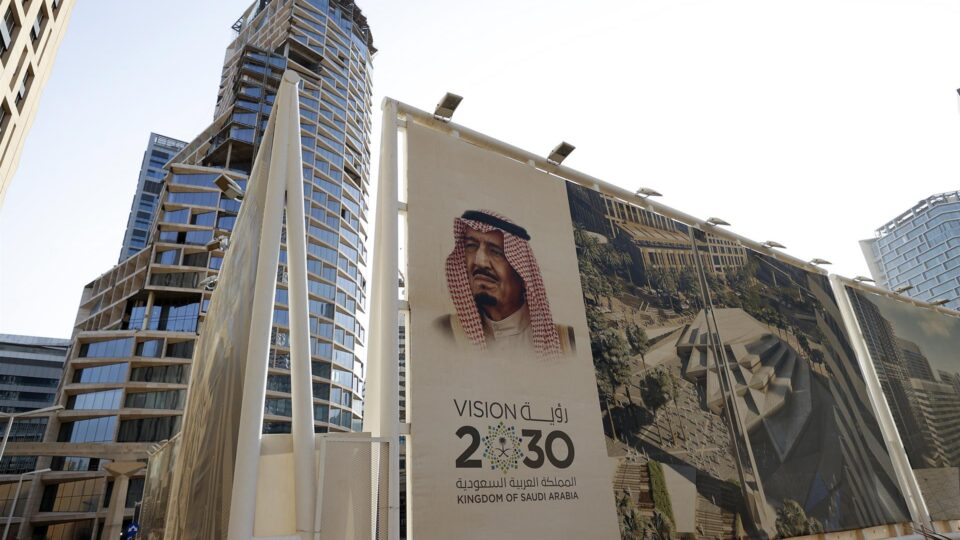 Nova frente da guerra no Oriente Médio ameaça plano de modernização da Arábia Saudita