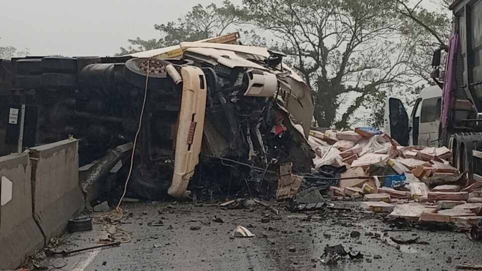 Acidente grave na BR-277. Pistas interditadas