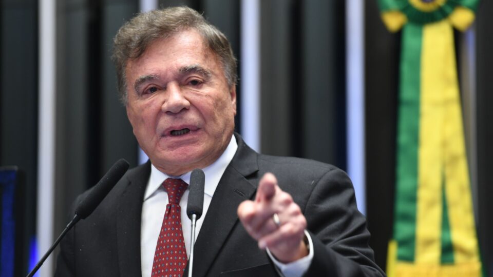 Alvaro Dias desiste de concorrer ao Senado pelo Paraná