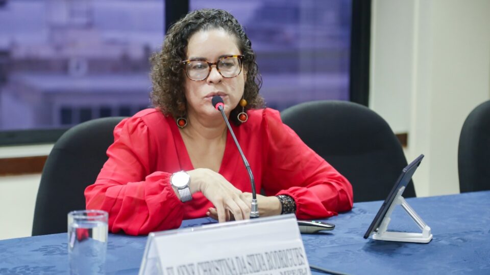 MPRJ silencia sobre promotora que repreendeu fala sobre Deus; CNMP investiga o caso