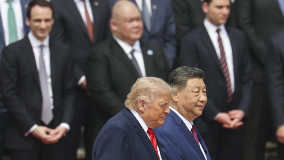 Visando a China, Trump impõe tarifa a insumo para fabricar painéis solares e semicondutores