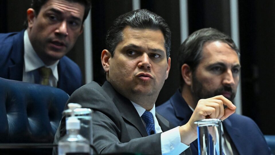 Alcolumbre usa PEC da Jornada 6×1 para impor xeque-mate em Lula no Senado