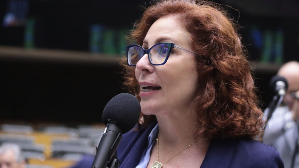 Defesa de Zambelli acionará Tribunal de Haia contra Moraes por perseguição política