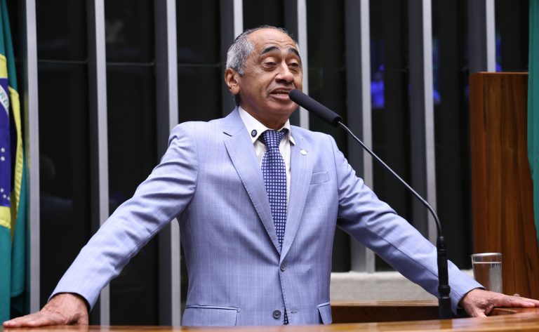 Projeto exige autorização judicial para crianças criadoras de conteúdo digital