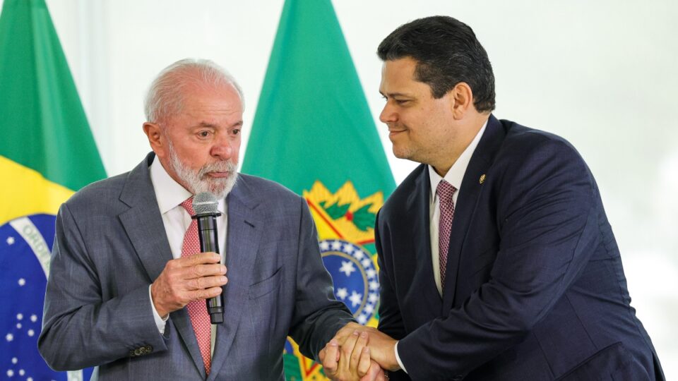 Reunião secreta de Lula, Moraes e Alcolumbre ocorre em meio a investidas da PF