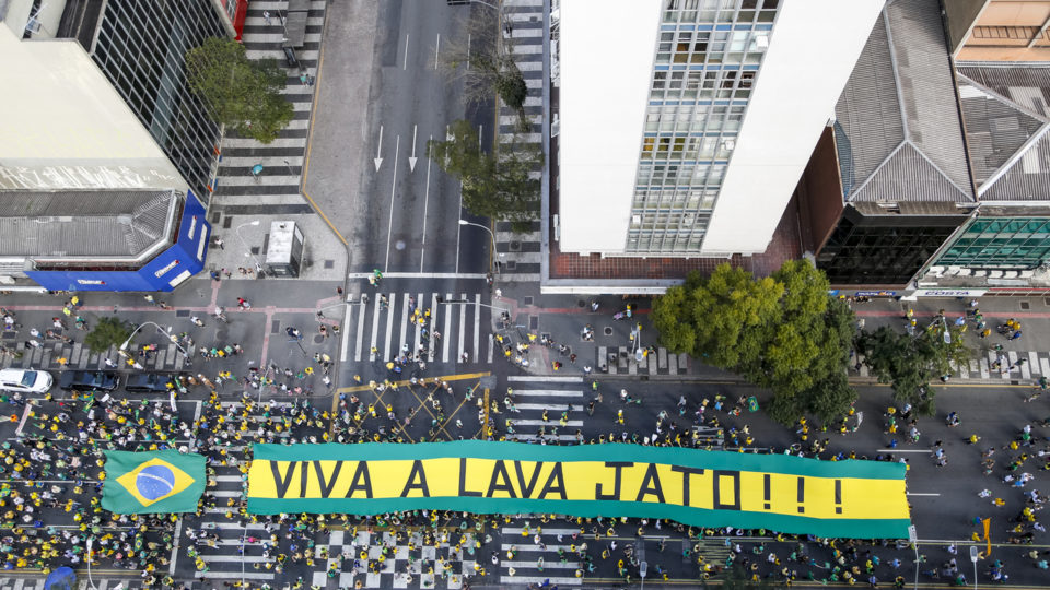 Como a democracia no Brasil foi corroída pela corrupção e o patrimonialismo