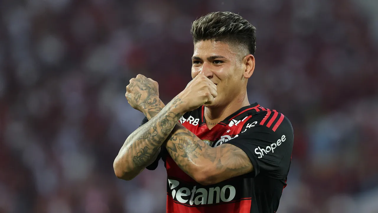 Carrascal desperta no Flamengo em temporada marcada por indisciplina