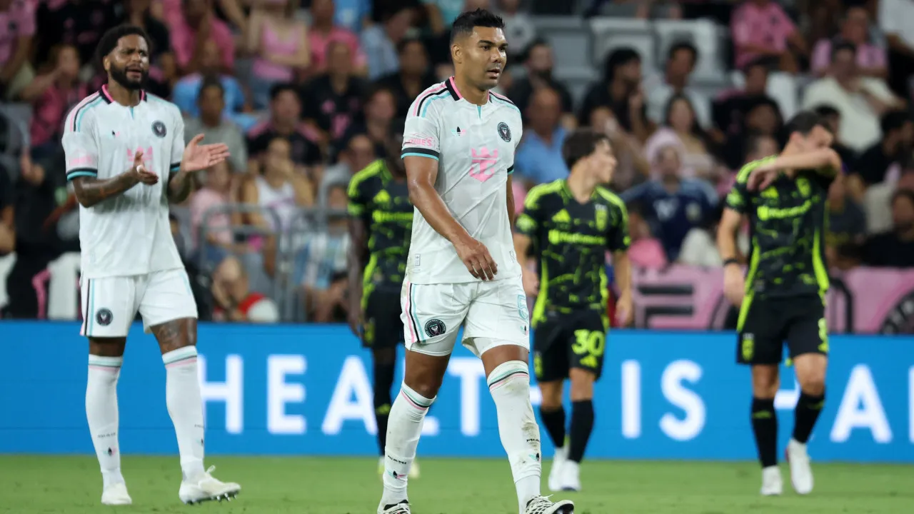 Casemiro vira ‘vilão’ na volta de Messi ao Inter Miami