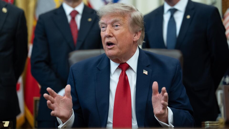 Trump diz ter acordo para abrir Ormuz; regime do Irã rebate e nega falas dos EUA